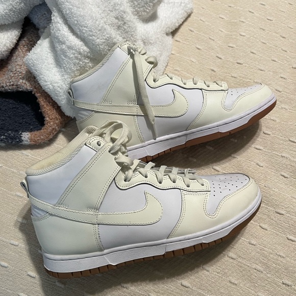 Nike dunks - Picture 2 of 3